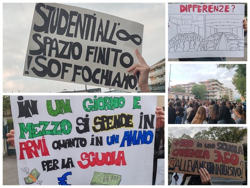 Ventimiglia, "Siamo troppi! Vogliamo spazio e sicurezza": scatta la protesta degli studenti del liceo Aprosio (Foto e video) Ventimiglia, "Siamo troppi! Vogliamo spazio e sicurezza": scatta la protesta degli studenti del liceo Aprosio (Foto e video)