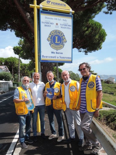 Sanremo, i Lions Club installano un pannello di 'benvenuto' ai turisti: l'assessore Sindoni esprime il proprio plauso (Foto e video) Sanremo, i Lions Club installano un pannello di 'benvenuto' ai turisti: l'assessore Sindoni esprime il proprio plauso (Foto e video)