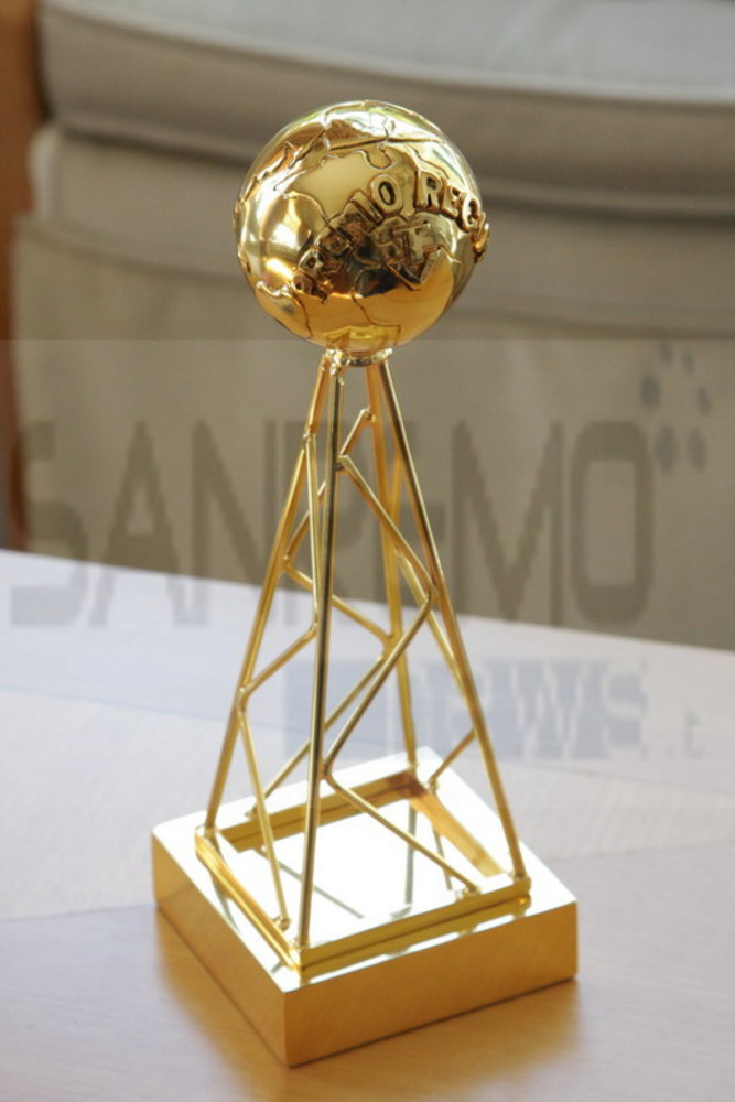 Sanremo: il 'Premio Tv' ad 'Affari Tuoi', ieri sera Carlo Conti investito come il prossimo conduttore del Festival Sanremo: il 'Premio Tv' ad 'Affari Tuoi', ieri sera Carlo Conti investito come il prossimo conduttore del Festival