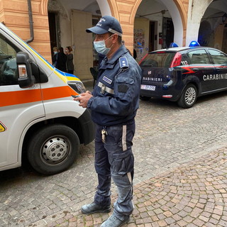 Camporosso: Polizia Locale e vice Sindaco per il principio d'incendio in un'abitazione di Piazza Garibaldi (Foto) Camporosso: Polizia Locale e vice Sindaco per il principio d'incendio in un'abitazione di Piazza Garibaldi (Foto)