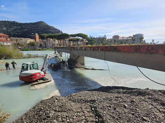 Ventimiglia, Di Muro: &quot;Pronti a demolire i resti della vecchia passerella&quot; (Foto)