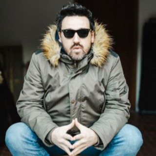 Il musicista dianese Milko Pisano debutta da solista con “Terra di Mezzo” Il musicista dianese Milko Pisano debutta da solista con “Terra di Mezzo”