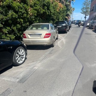 Bordighera: parcheggio selvaggio a Sant'Ampelio, un lettore auspica un pronto intervento