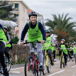Domani la pedalata eco-educativa della Milano-Sanremo con i bambini dell’istituto centro levante