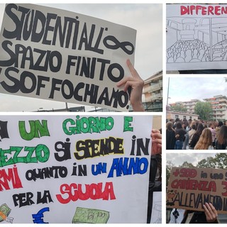 Ventimiglia, "Siamo troppi! Vogliamo spazio e sicurezza": scatta la protesta degli studenti del liceo Aprosio (Foto e video) Ventimiglia, "Siamo troppi! Vogliamo spazio e sicurezza": scatta la protesta degli studenti del liceo Aprosio (Foto e video)