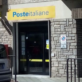 Imperia, 53enne danneggia l'ufficio postale di Via Martiri della Libertà: intervento della polizia locale