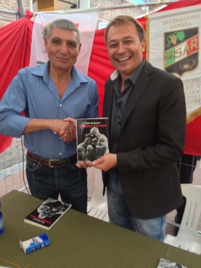 Imperia: presentato alla Fiera del Libro 'Il Bianco e il nero' di Paolo Bongianni, direttore dell'Alt di Cuneo