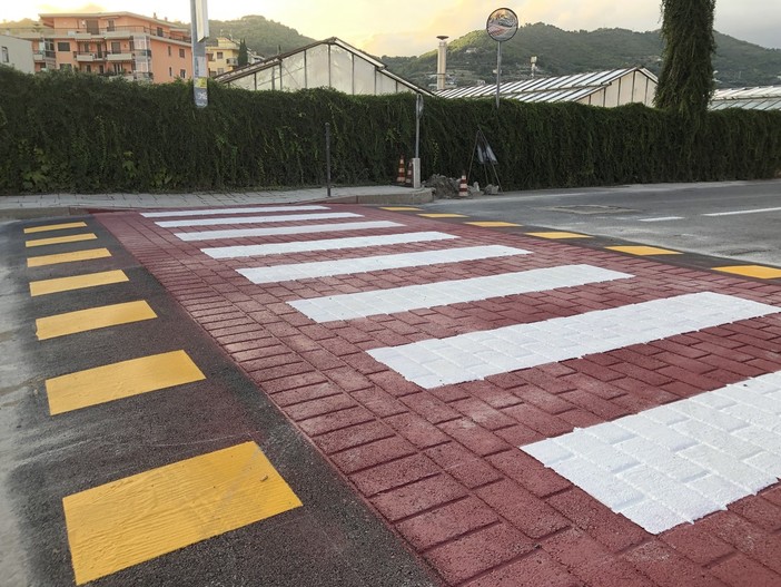 Santo Stefano al Mare: giovedì l'installazione di un passaggio pedonale rialzato di fronte alle scuole Santo Stefano al Mare: giovedì l'installazione di un passaggio pedonale rialzato di fronte alle scuole
