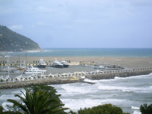 Acque agitate al porto di Imperia