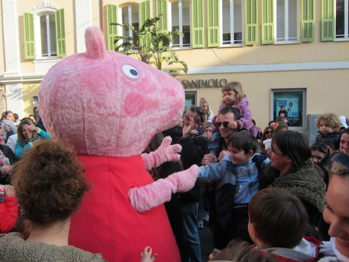 Sanremo in Fiore 2014: oggi tripudio di bambini per salutare Peppa Pig in piazza Borea D'Olmo