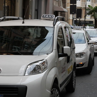 La guerra dei taxi tra Sanremo ed Ospedaletti si chiude davanti al Tar a favore della nascita del comprensorio