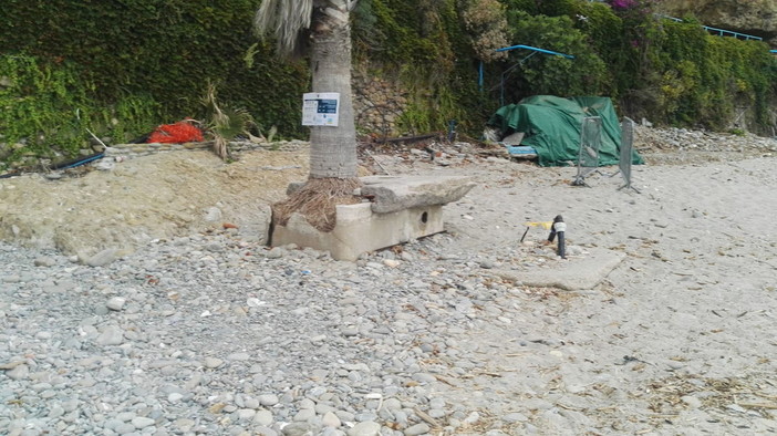 Sanremo: rifiuti abbandonati sulla spiaggia, la risposta di Amaie Energia ad un lettore Sanremo: rifiuti abbandonati sulla spiaggia, la risposta di Amaie Energia ad un lettore