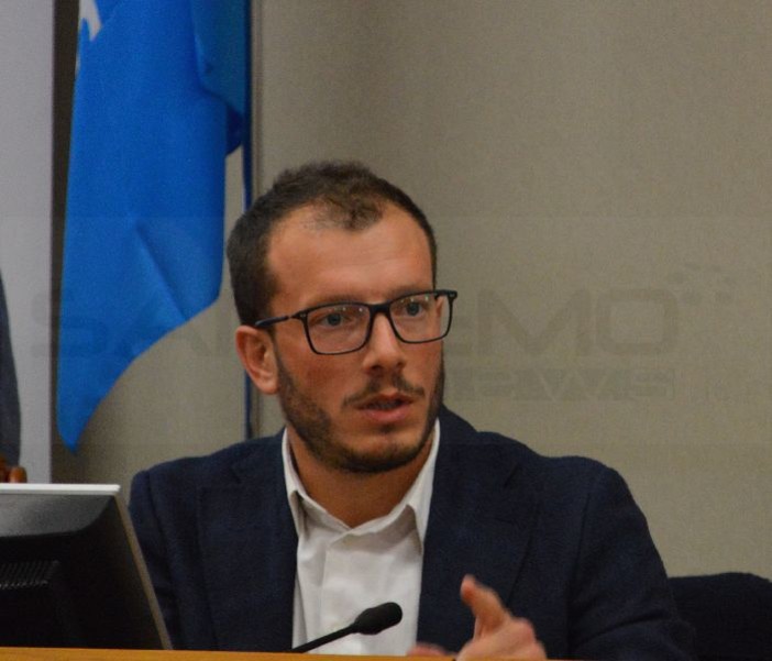 Ventimiglia: revocata per ragioni umanitarie l’ordinanza che vietava di dare cibo e bevande ai migranti Ventimiglia: revocata per ragioni umanitarie l’ordinanza che vietava di dare cibo e bevande ai migranti