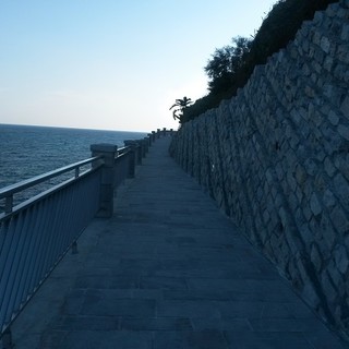 Imperia: divieto di transito ai pedoni sulla 'Passeggiata degli Innamorati' per caduta massi