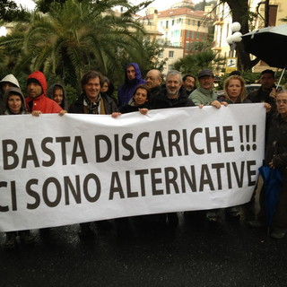 Dal Sanremo Beppe Grillo Meetup, un 'Picnic al Sacco con vista... sulla discarica'