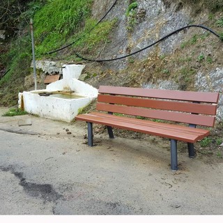 Ventimiglia: intervento dell'Amministrazione sul decoro urbano, nuove panchine a Sealza Ventimiglia: intervento dell'Amministrazione sul decoro urbano, nuove panchine a Sealza