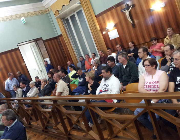 Tra il pubblico in aula anche molti dipendenti e sindacalisti
