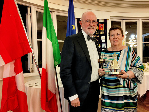 Passaggio delle Consegne al Lions Club Sanremo Host: entrano due nuove socie (foto) Passaggio delle Consegne al Lions Club Sanremo Host: entrano due nuove socie (foto)