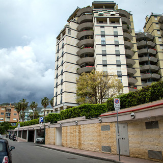 Taggia: parcheggio sotto le Torri di Colombo, si cambia! Aperto bando per l'assegnazione di 40 posti, presto arriveranno le sbarre e le casse automatiche per la gestione dell'accesso Taggia: parcheggio sotto le Torri di Colombo, si cambia! Aperto bando per l'assegnazione di 40 posti, presto arriveranno le sbarre e le casse automatiche per la gestione dell'accesso