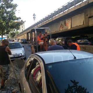 Ventimiglia: rottura tubazione, la perdita è in via Tenda, sul posto i tecnici dell’Aiga, possibili disagi al traffico a causa della chiusura della strada Ventimiglia: rottura tubazione, la perdita è in via Tenda, sul posto i tecnici dell’Aiga, possibili disagi al traffico a causa della chiusura della strada
