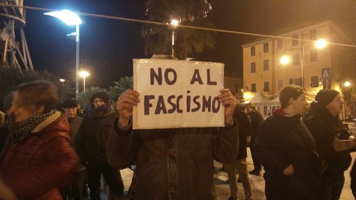 Imperia: presidio antifascista per i membri di Casa Pound alla presentazione del libro "Un Samurai d'Occidente"