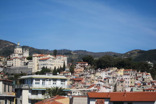 Sanremo: lanciano una raccolta fondi per pagare il funerale dell'amica. In due giorni raccolta la cifra necessaria