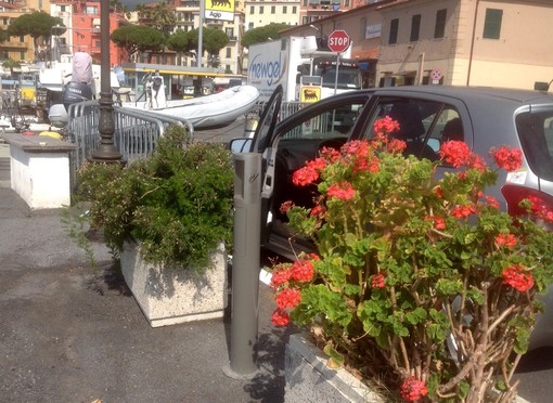 Sanremo: installati raccoglitori per mozziconi di sigaretta, il plauso del 'Consolato del Mare' all'Amministrazione Comunale Sanremo: installati raccoglitori per mozziconi di sigaretta, il plauso del 'Consolato del Mare' all'Amministrazione Comunale