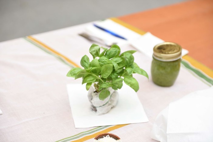 Stop ai bollini allarmistici che danneggiano i prodotti del ‘Made in Liguria’, al via in Canada il ‘Comitato Etichettatura Alimentare’ Stop ai bollini allarmistici che danneggiano i prodotti del ‘Made in Liguria’, al via in Canada il ‘Comitato Etichettatura Alimentare’