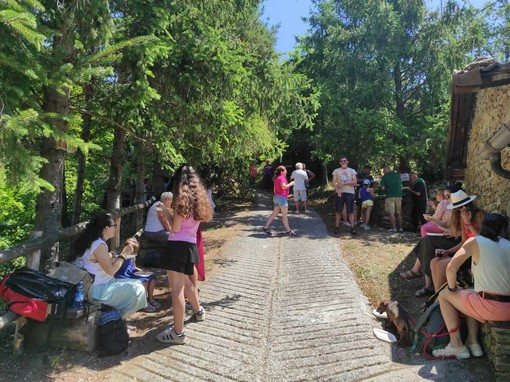 La riscoperta dell’entroterra cambia Montalto Carpasio, paese pieno di turisti e case rivalutate: "Ora anche i giovani lasciano la costa per vivere qui" La riscoperta dell’entroterra cambia Montalto Carpasio, paese pieno di turisti e case rivalutate: "Ora anche i giovani lasciano la costa per vivere qui"