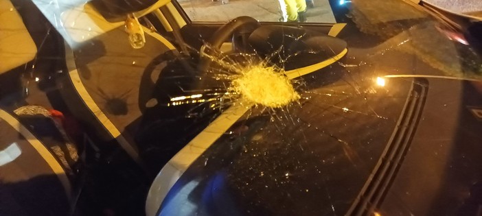 Bordighera: pietra piomba su auto in transito, una persona finisce all'Ospedale (Foto)