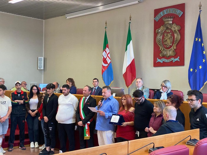 Sbandieratori e Musici Città di Ventimiglia partecipano al Festival di Sanremo: premiati in consiglio comunale