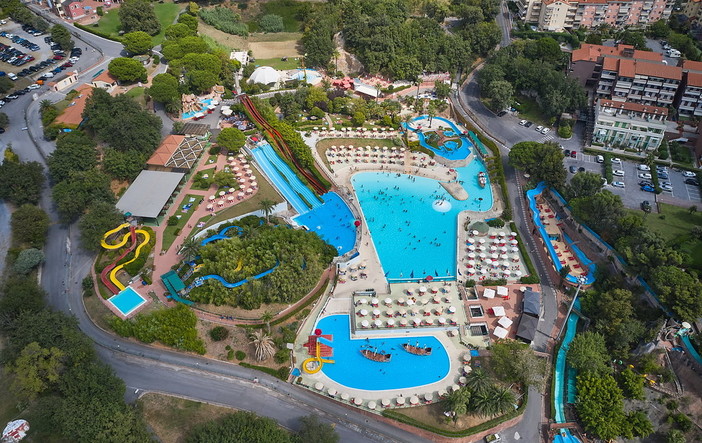 Beppe Costa acquisisce il Parco acquatico ‘Le Caravelle’ a Ceriale attraverso la società 'Poggio 13' Beppe Costa acquisisce il Parco acquatico ‘Le Caravelle’ a Ceriale attraverso la società 'Poggio 13'