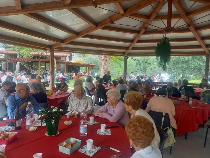 Giornata di convivialità, socialità e solidarietà: pensionati riuniti a Camporosso (Foto) Giornata di convivialità, socialità e solidarietà: pensionati riuniti a Camporosso (Foto)