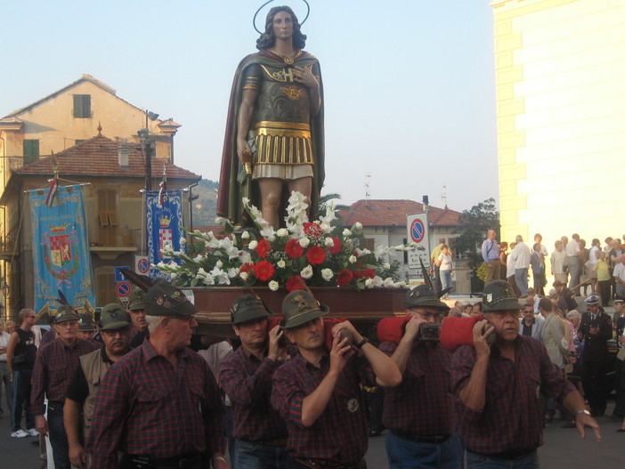 La statua di San Maurizio portata in Processione La statua di San Maurizio portata in Processione