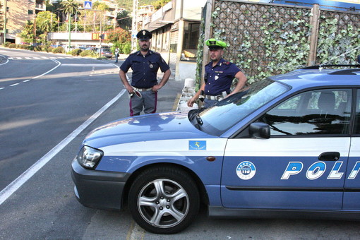 Imperia: Polizia Stradale, mancano i pantaloni estivi per gli agenti. La denuncia di Traverso (SIAP) Imperia: Polizia Stradale, mancano i pantaloni estivi per gli agenti. La denuncia di Traverso (SIAP)