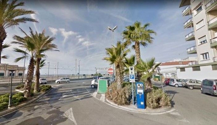 Bordighera, lavori sul piazzale Raoul Zaccari: scatta il divieto di sosta Bordighera, lavori sul piazzale Raoul Zaccari: scatta il divieto di sosta
