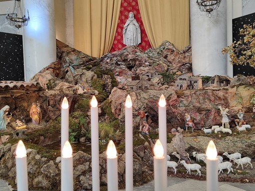 Imperia, tutti i segreti del maestoso presepe della Cattedrale di San Maurizio (video)