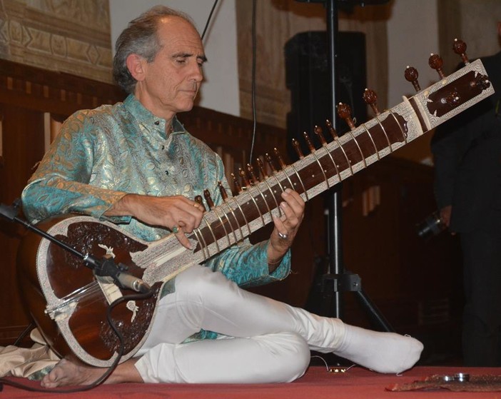 Imperia: sabato 21 maggio, concerto di musica Indiana al centro yoga l'albero della Gioia Imperia: sabato 21 maggio, concerto di musica Indiana al centro yoga l'albero della Gioia