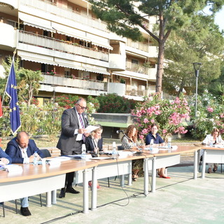 Vallecrosia: si dimettono da consigliere i tre assessori della giunta Perri, entrano in assise Balbis, Cuneo e Noto