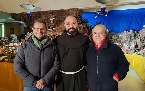 Tradizione e originalità a Bordighera, volontari realizzano un grande presepe a Terrasanta: "Più di 400 ore per il montaggio" (Foto e video)