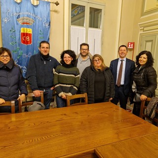 Badalucco villaggio di Natale, i quartieri in gara premiati con un vero abete per arricchire il verde in paese