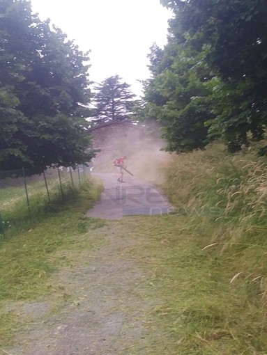 Molini di Triora: volontari puliscono le strade per Aigovo, Carpenosa e Agaggio, il grazie del Comune