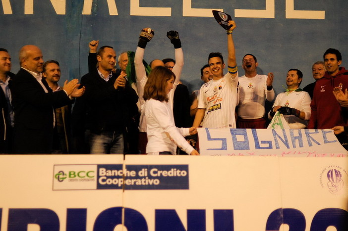 Massimo Vacchetto è il più giovane Campione d'Italia di pallapugno di tutti i tempi. 'Sono felice, mi mancano le parole. E' un successo di tutta la squadra' Massimo Vacchetto è il più giovane Campione d'Italia di pallapugno di tutti i tempi. 'Sono felice, mi mancano le parole. E' un successo di tutta la squadra'