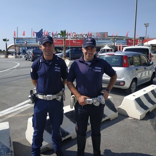 Una pattuglia della Polizia Locale di Ventimiglia a Genova in occasione del Salone Nautico Una pattuglia della Polizia Locale di Ventimiglia a Genova in occasione del Salone Nautico