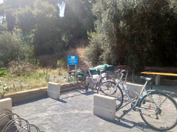 Sanremo: assenza di stalli per le bici sulla ciclabile, le perplessità di un lettore Sanremo: assenza di stalli per le bici sulla ciclabile, le perplessità di un lettore