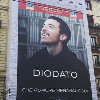Sanremo: foto manifesti di Diodato scattata al Glam Restaurant, la soddisfazione dei proprietari