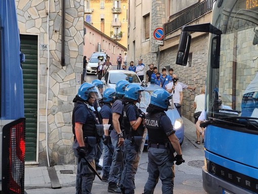 Sputi e lancio di bottigliette contro il guardalinee: Daspo a tre ultras della Sanremese Sputi e lancio di bottigliette contro il guardalinee: Daspo a tre ultras della Sanremese