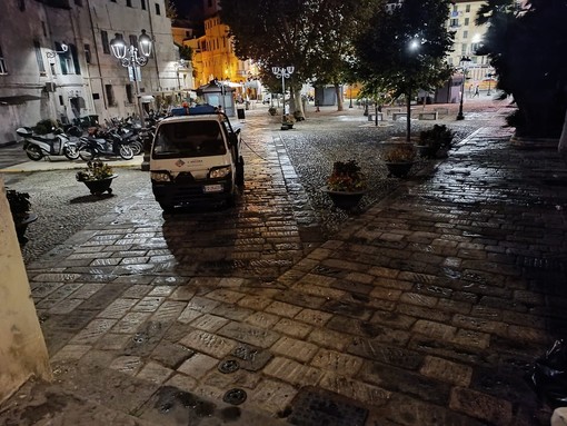 Sanremo: proseguono gli interventi di pulizia straordinaria delle strade cittadine (Foto) Sanremo: proseguono gli interventi di pulizia straordinaria delle strade cittadine (Foto)