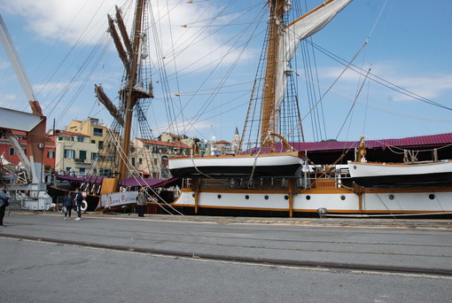 Oltre 3mila persone hanno visitato la nave scuola Palinuro a Imperia. Da domani salperà verso Savona
