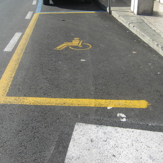 Ventimiglia: sistemati alcuni parcheggi per diversamente abili, Faraldi: “Abbiamo apportato delle migliorie su suggerimento dei ragazzi della Spes”